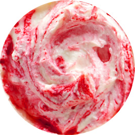 Фото cливочного мороженного с брусничным джемом